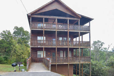 Eagles Landing Lodge - Sevierville Tennessee - Exterior - Mountain Time Cabin Rentals